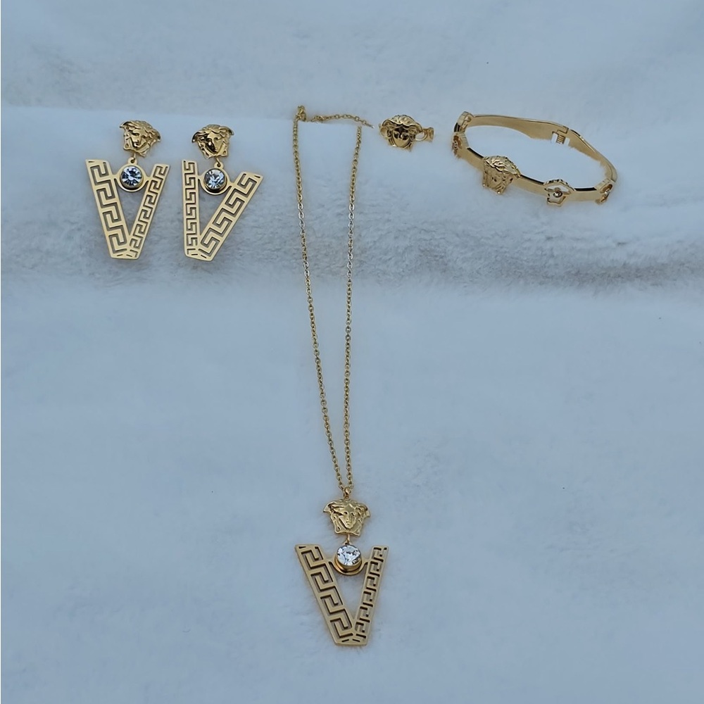 Luxurious Gold Necklace Set with Greek Key Design